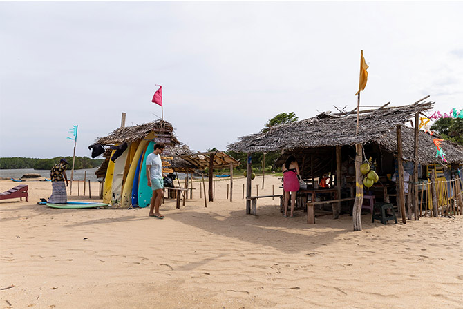 Mango Surf Shuttle to surf breaks across Arugam Bay